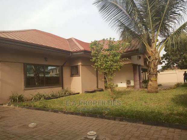 5bdrm Bungalow in E a Properties, Boundary Road Area for Sale · Photo 2