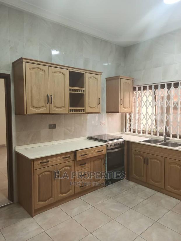 5bdrm Bungalow in E a Properties, Boundary Road Area for Sale · Photo 5