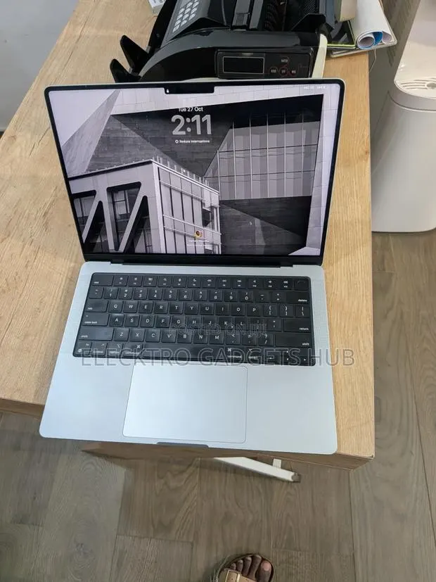 Laptop Apple MacBook Pro 2021 M1 16GB Apple M1 Pro SSD 1T · Photo 1