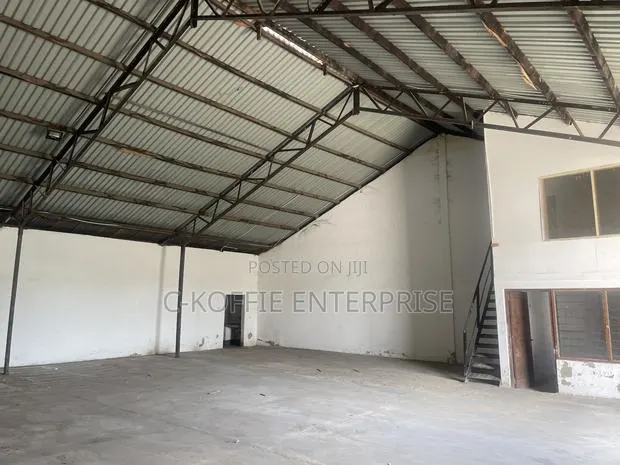 300 SQ Warehouse · Photo 1