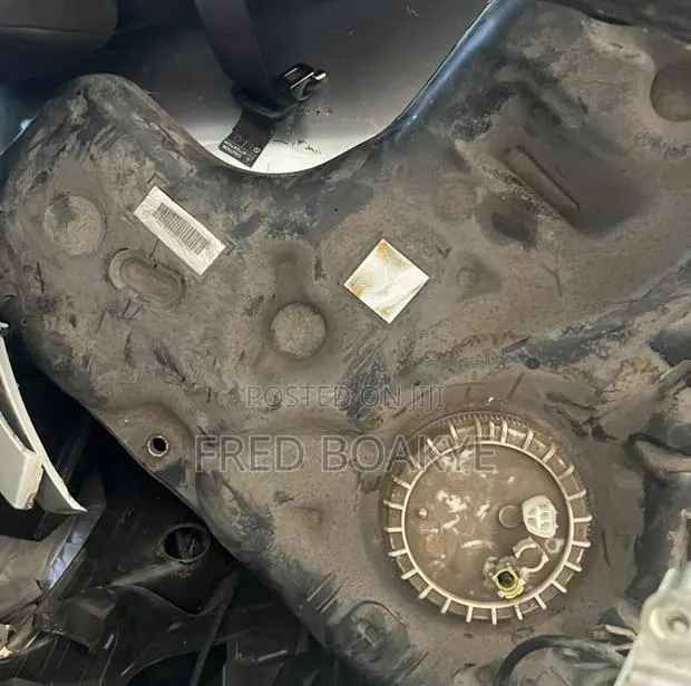 Scion Xb/Toyota Corolla Rumion Fuel Tank · Photo 1