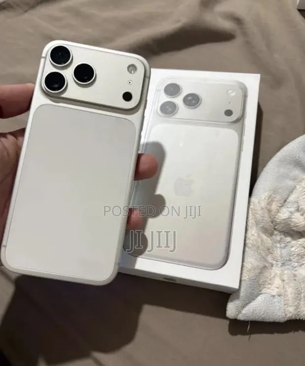 Apple iPhone 17 Pro Max 256 GB White · Photo 1