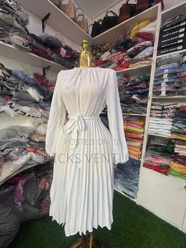Pleated White Dress · Photo 1