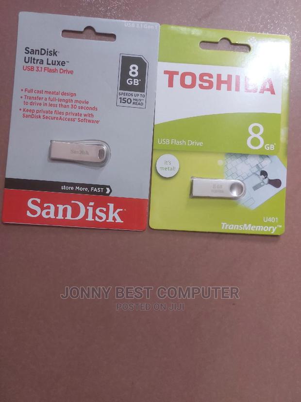8GB Pen Drive · Photo 1