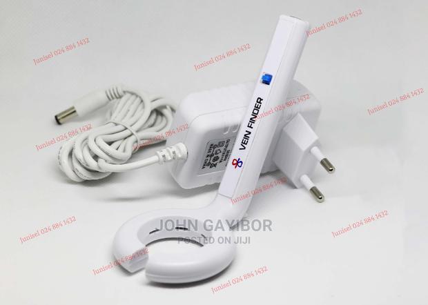 Vein Finder for Babies and Adults With 1 Year Warranty · Photo 3