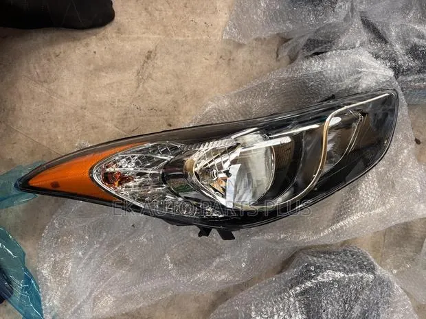 Hyundai Elantra Headlight 2011 2012 2013 2014 2015 · Photo 1