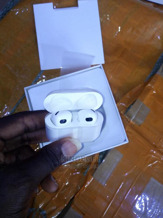 Airpod 3 Earbuds · Photo 3