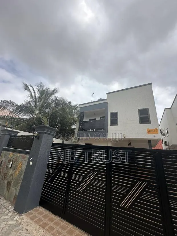 Furnished 4bdrm Duplex in Baatsona, Sakumono for sale · Photo 1