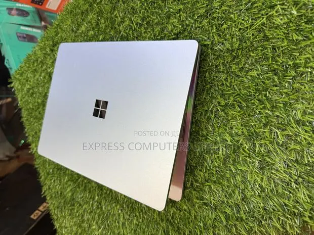 Laptop Microsoft Surface Laptop Go 8GB Intel Core i5 SSD 128GB · Photo 1