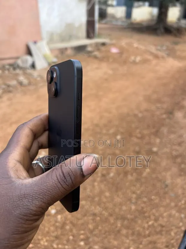 New Apple iPhone 15 128 GB Black · Photo 1