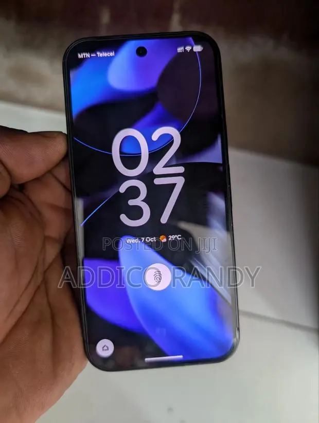 Google Pixel 9 128 GB Black · Photo 1