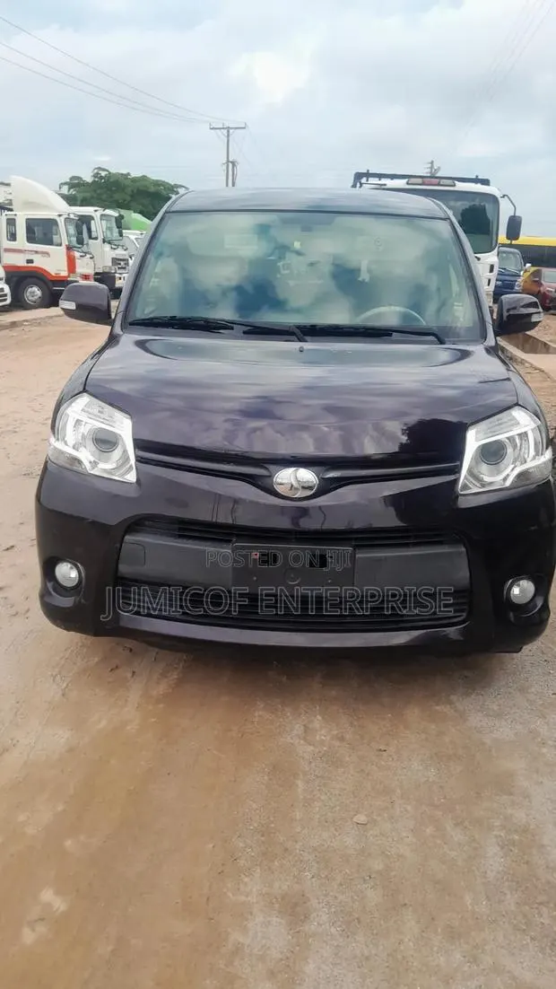 Toyota Sienta 1.5 FWD 2015 Maroon · Photo 1