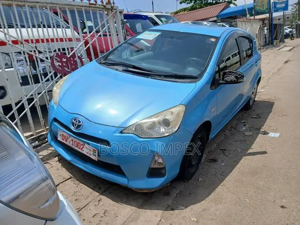 Toyota Aqua 2016 Blue · Photo 1