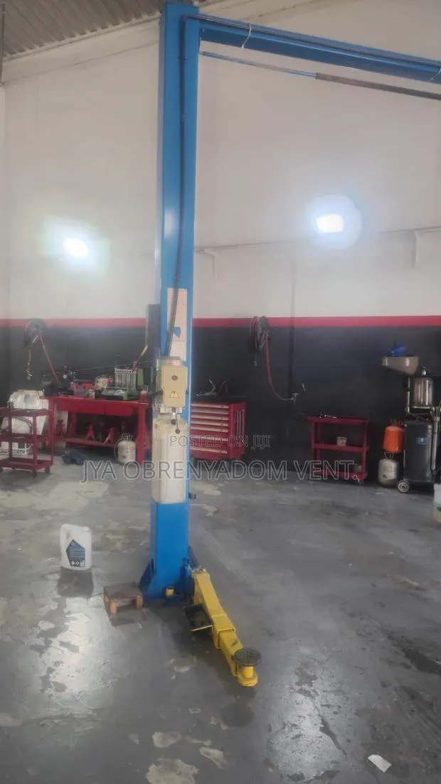 3.5ton Car Lift · Photo 1