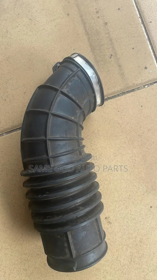Honda Civic.2.0L Air Intake Hose · Photo 1