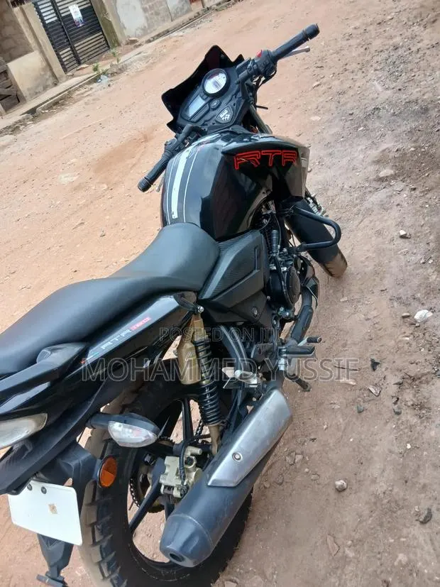 TVS Apache 180 RTR 2025 Black · Photo 1