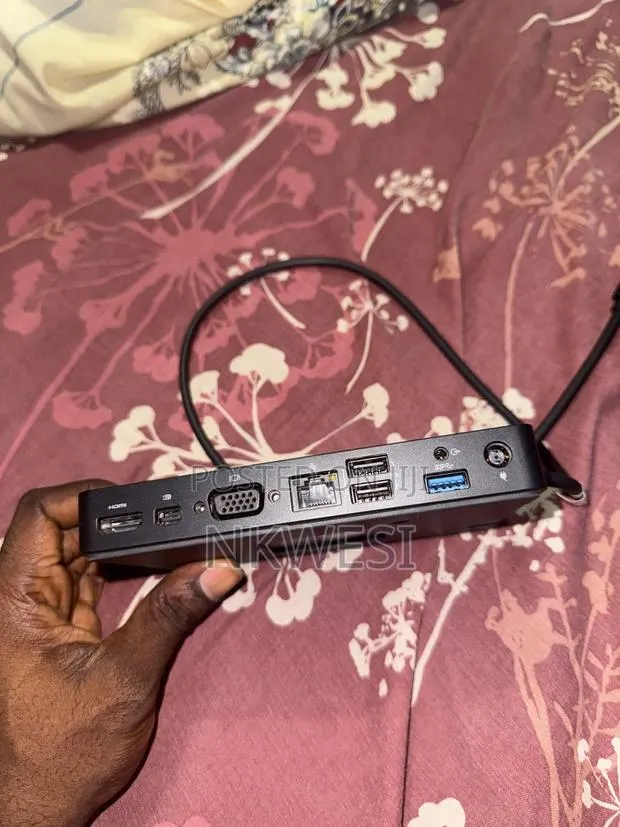 Dell Docking Station WD15 K17A No AC Adapter · Photo 1