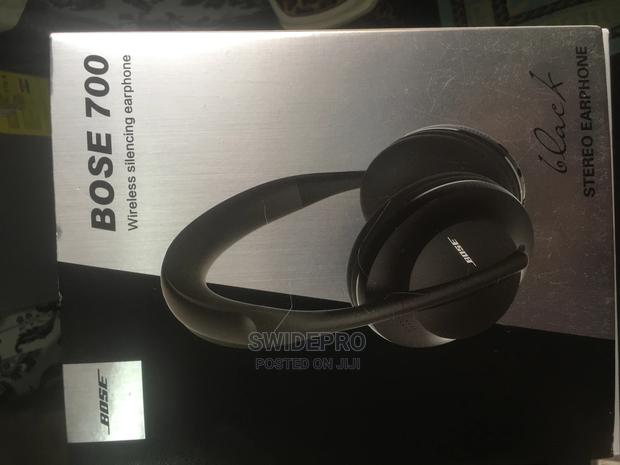 Bose 700 Wireless Headset · Photo 2