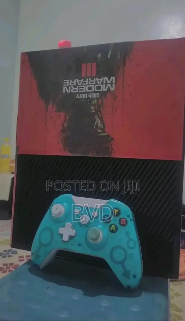 Xbox One With Games · Photo 1