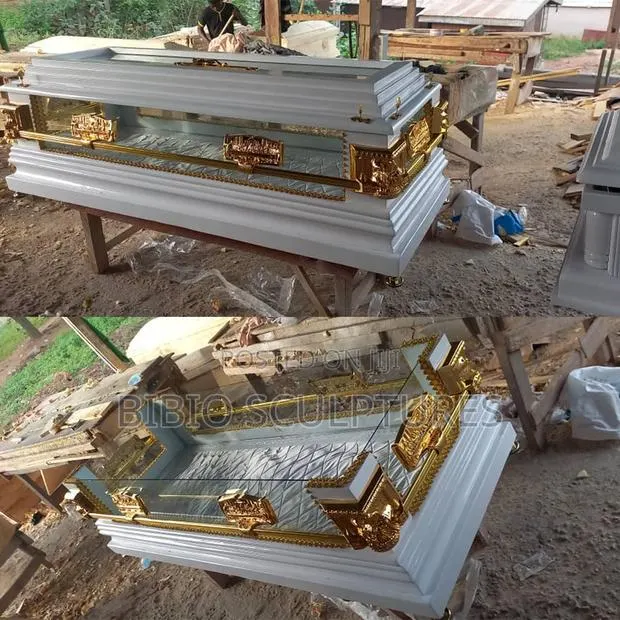 Luxury Glass Gold Casket · Photo 1