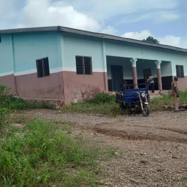2 Stores With Warehouse for Sale at Bibiani Main Road · Photo 1