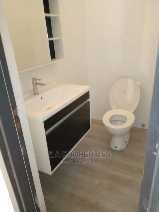 5bdrm House in E Properties, Otano for Sale · Photo 4