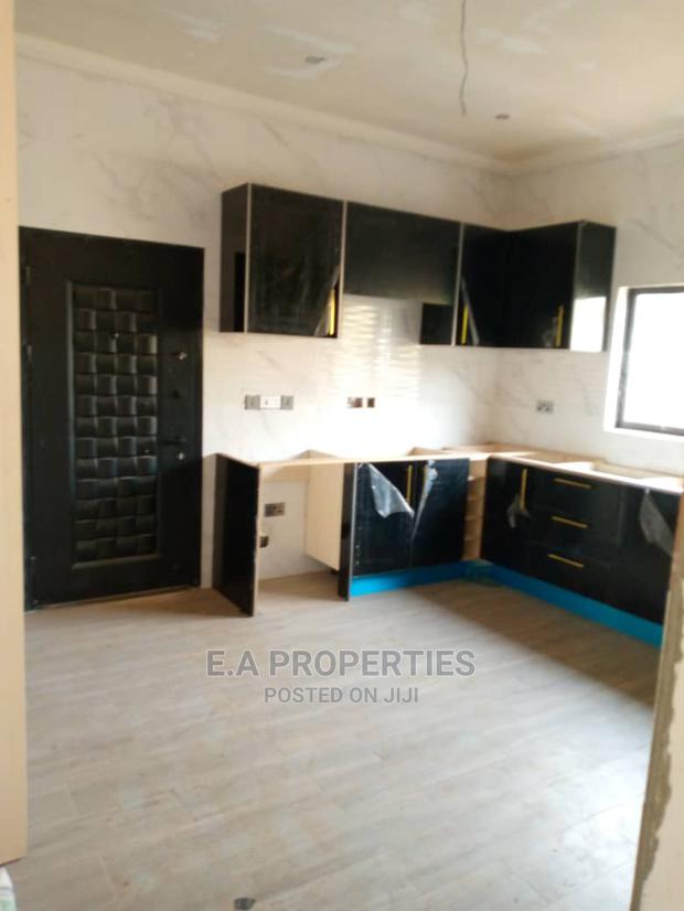 5bdrm House in E Properties, Otano for Sale · Photo 6