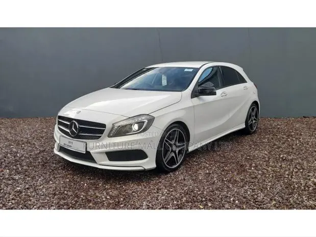 Mercedes-Benz C200 2017 White · Photo 1