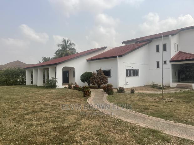 4bdrm Mansion in Living Large, Adjiriganor for Sale · Photo 3