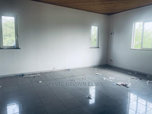 4bdrm Mansion in Living Large, Adjiriganor for Sale · Photo 8