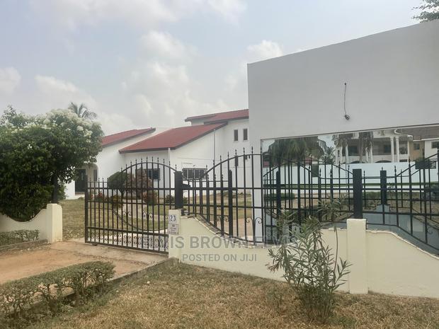4bdrm Mansion in Living Large, Adjiriganor for Sale · Photo 4