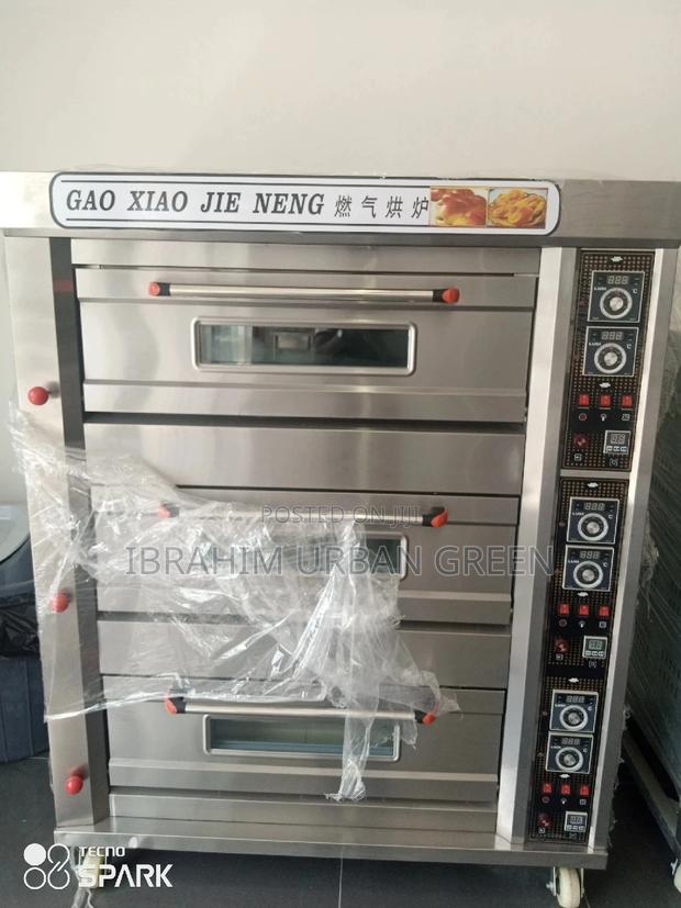 Three Desk Oven · Photo 1