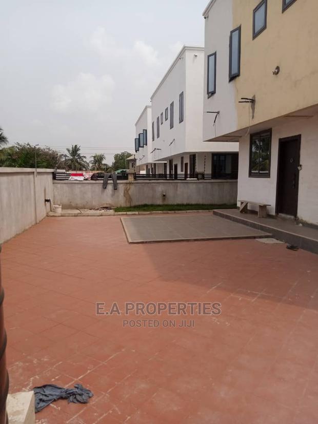 4bdrm House in E a Properties, School Junction for Sale · Photo 2