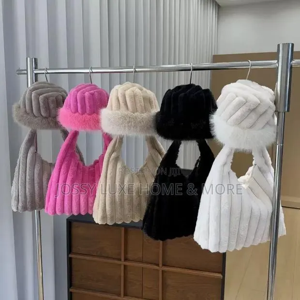 Fluffy Tote Bag + Hat · Photo 1