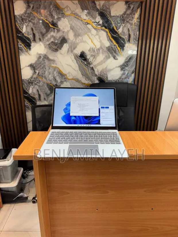 Laptop Microsoft Surface Go 8GB Intel Core i5 SSD 128GB · Photo 1
