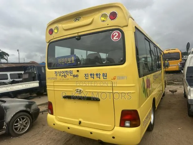 Hyundai County 2012 Yellow · Photo 7