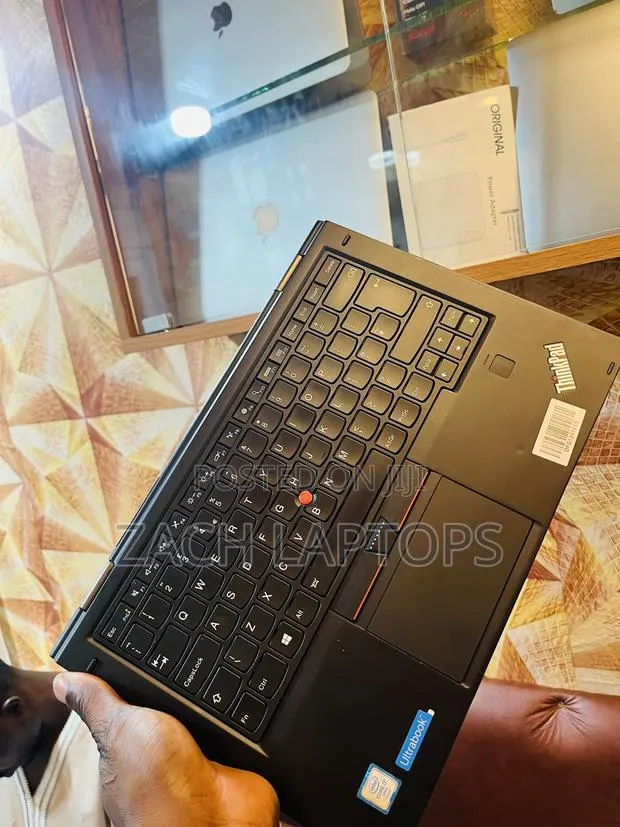 Laptop Lenovo Thinkpad X1 Yoga 8GB Intel Core I5 SSD 256GB · Photo 1