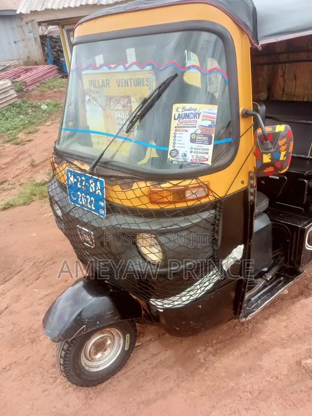 Bajaj RE 2022 Black · Photo 1