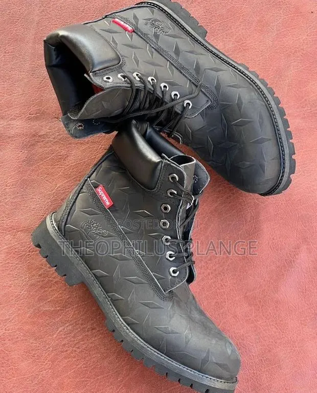 Original Supreme Timberland Boots ( Black and Blue Black) · Photo 1