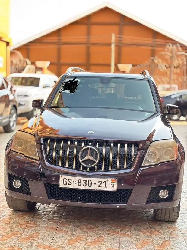 Mercedes-Benz GLK-Class Base GLK 350 4dr AWD 4MATIC (3.5L 6cyl 7A) 2015 · Photo 1