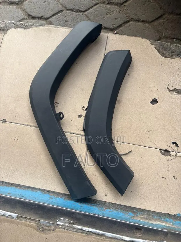 Toyota RAV4 2019,2021,2022,2023,2024 Back Door and Fender Moulding · Photo 1