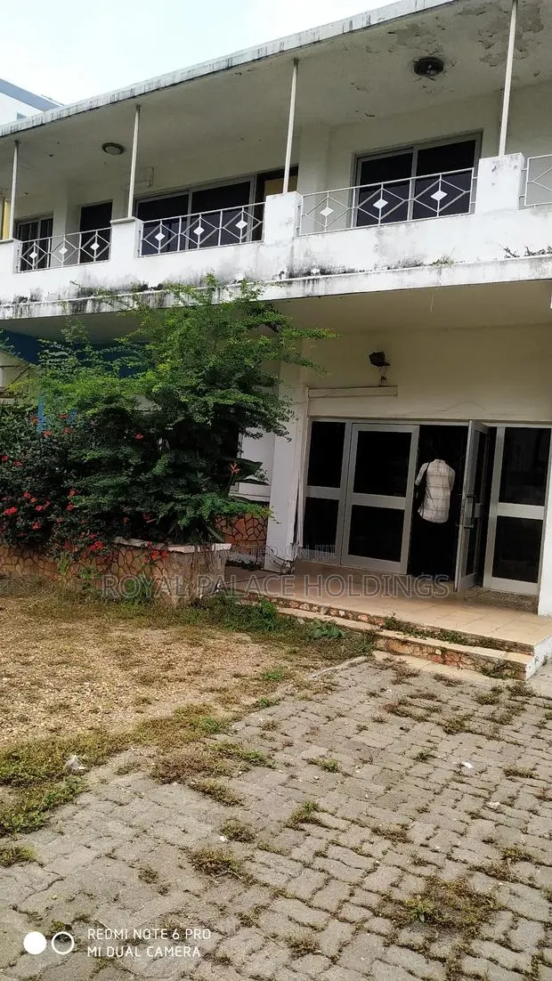 3bdrm Block of Flats in Kuffour, Airport Residential Area for rent · Photo 1