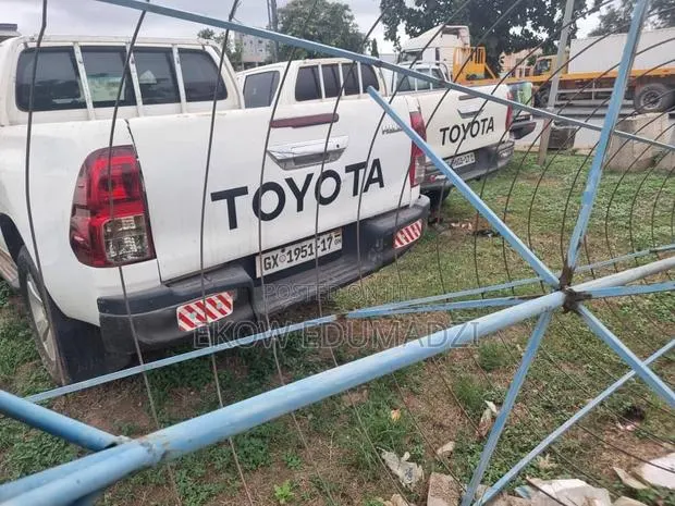 Toyota Hilux Revo Double Cab Deisel 2.8 AWD 2017 White · Photo 4