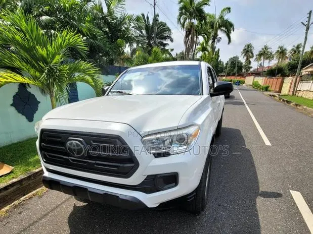 Toyota Tacoma TRD Sport 2018 White · Photo 1