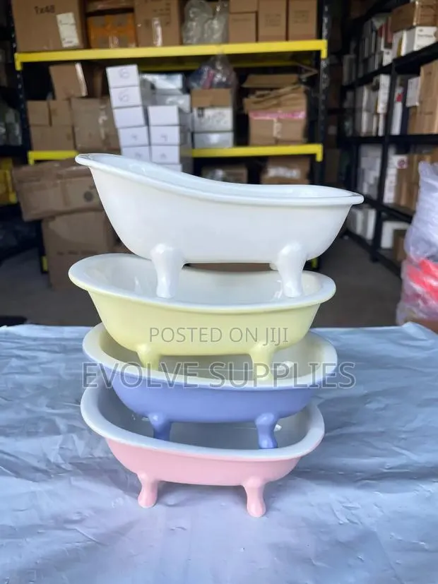 Ceramic Bathtub · Photo 1