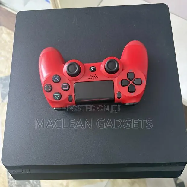 Playstation 4 Slim · Photo 1