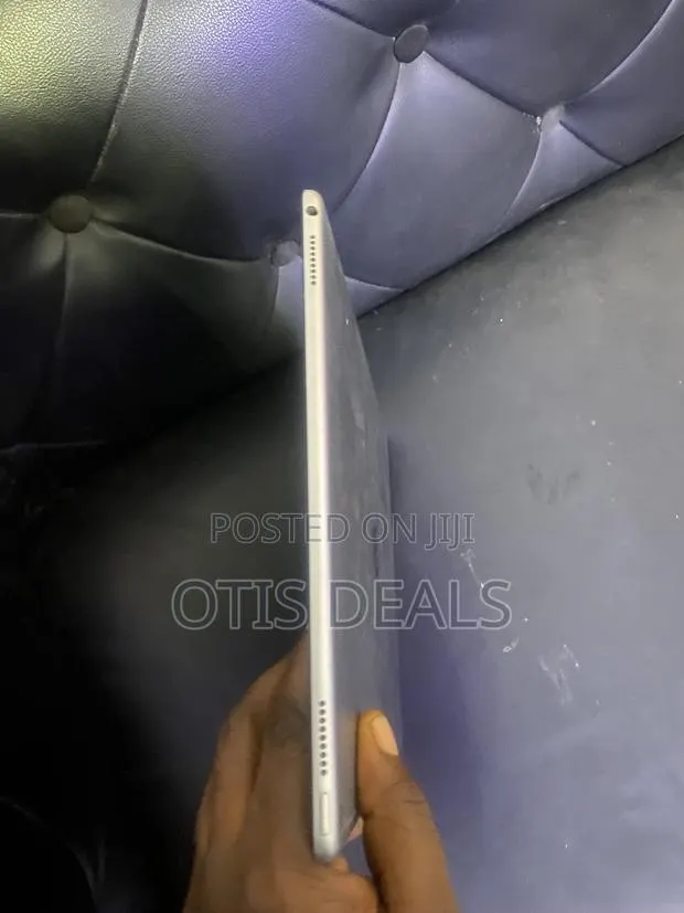 Apple iPad Pro 12.9 (2017) 128 GB Gray · Photo 4
