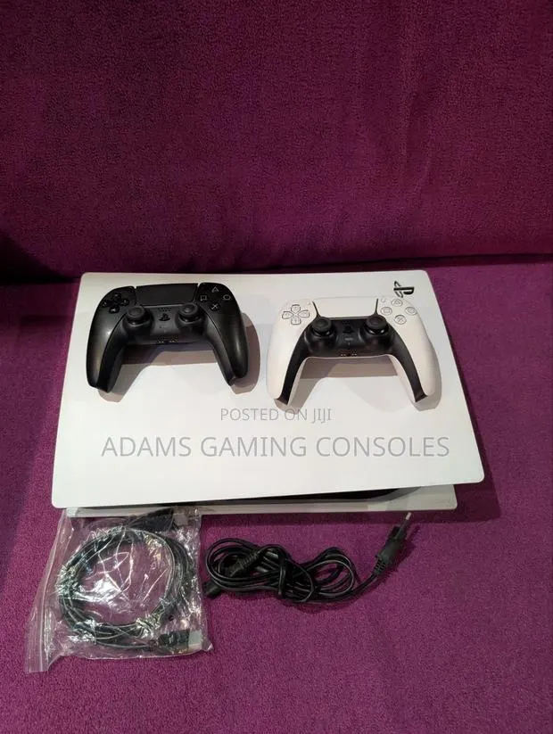 Ps5 Digital Available 2 Controllers · Photo 1