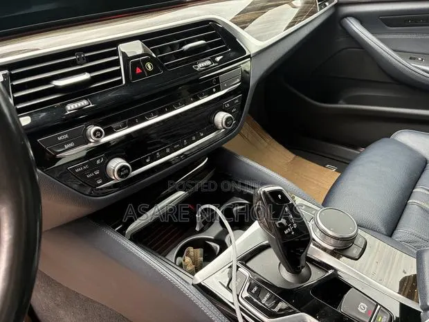 BMW 530i 2021 White · Photo 1