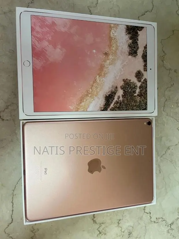 New Apple iPad 9.7 64 GB · Photo 1